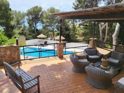 Propriété - 222 m² - 6 pièces