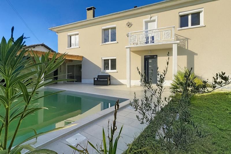 Maison - 180 m² - 6 pièces