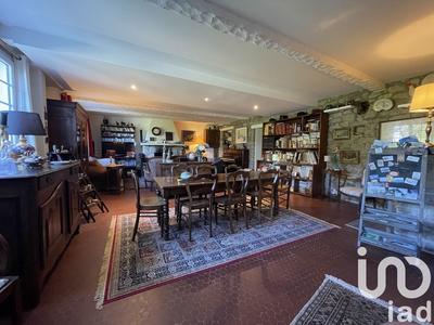 Maison - 275 m² - 11 pièces