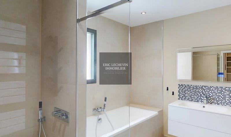 Villa - 180 m² - 8 pièces