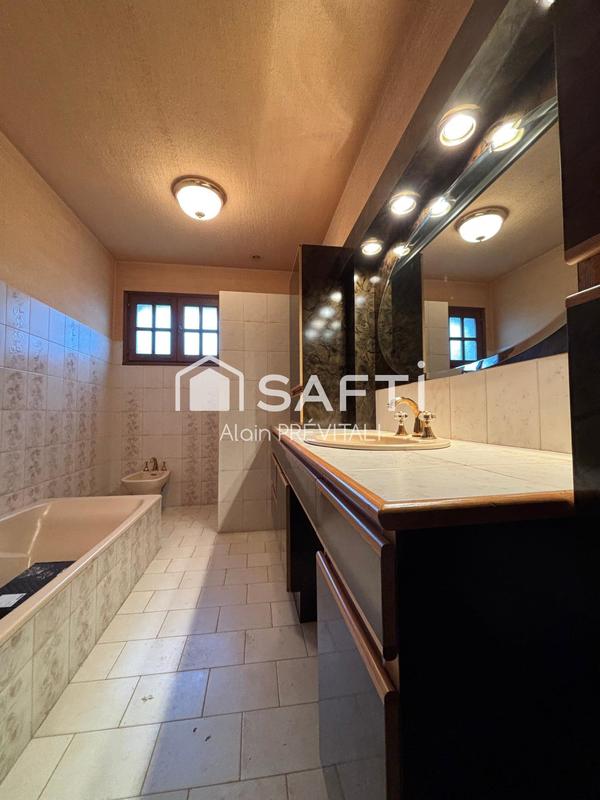 Maison - 157 m² - 8 pièces