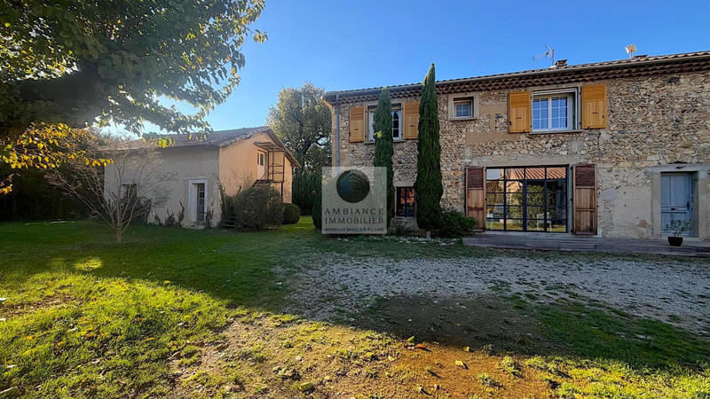 Maison - 280 m² - 9 pièces