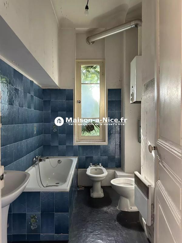 Maison - 300 m² - 12 pièces