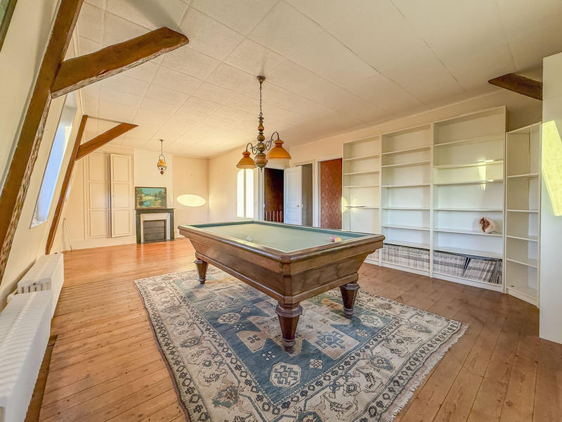 Maison - 198 m² - 7 pièces