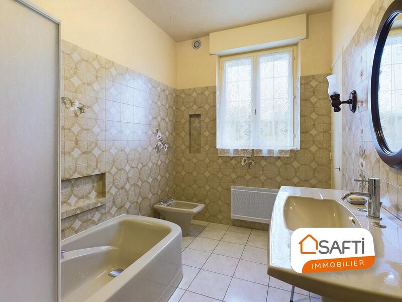 Maison - 170 m² - 9 pièces