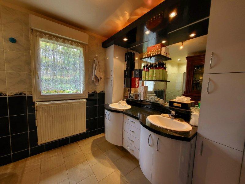 Maison - 200 m² - 7 pièces