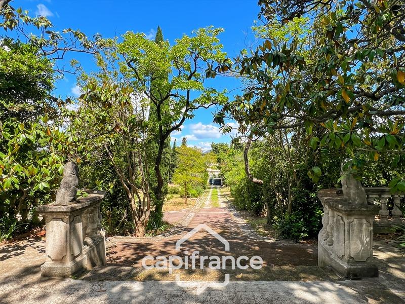 Maison de maîtres - 305 m² - 12 pièces