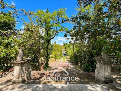 Maison de maîtres - 305 m² - 12 pièces