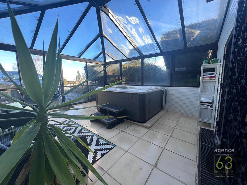 Maison - 430 m² - 9 pièces