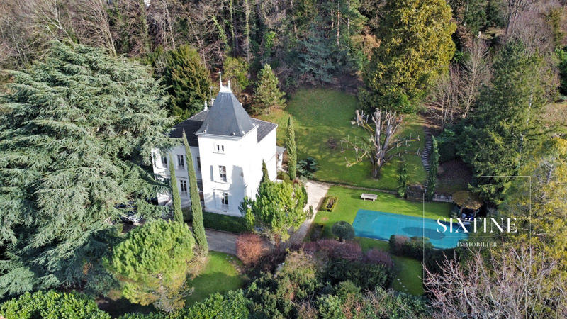 Manoir - 330 m² - 11 pièces