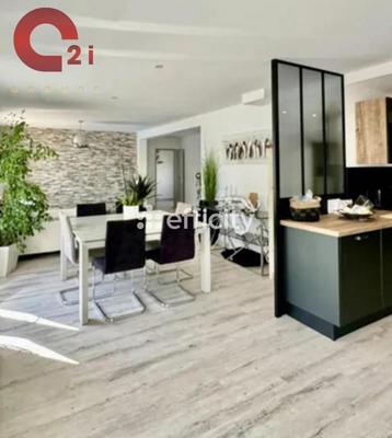 Maison - 203 m² - 7 pièces