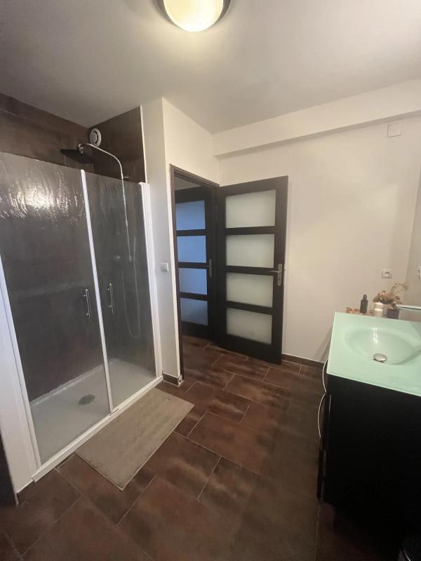 Maison - 221 m² - 8 pièces