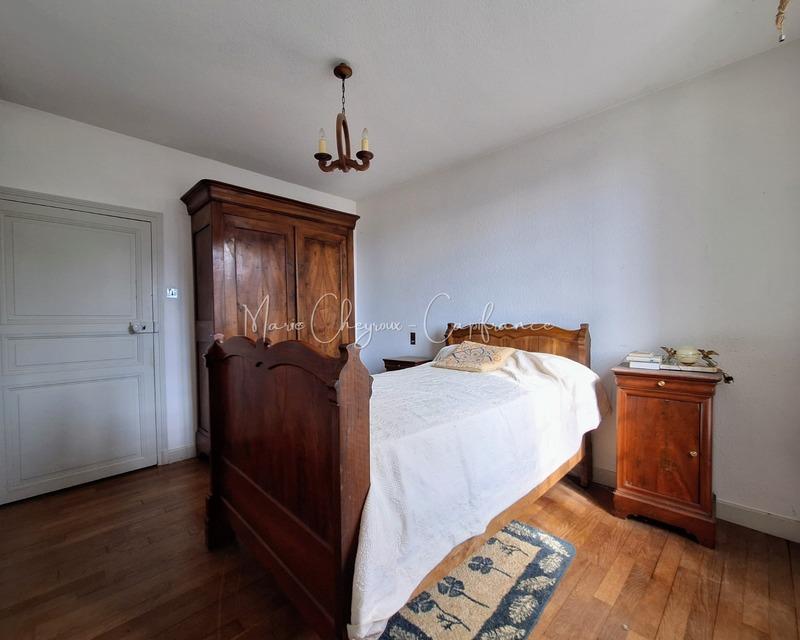 Maison - 222 m² - 8 pièces