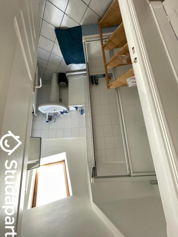 Chambre - 9 m² - 1 pièce