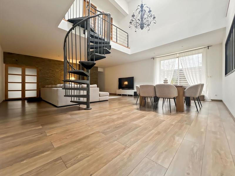 Loft - 345 m² - 8 pièces