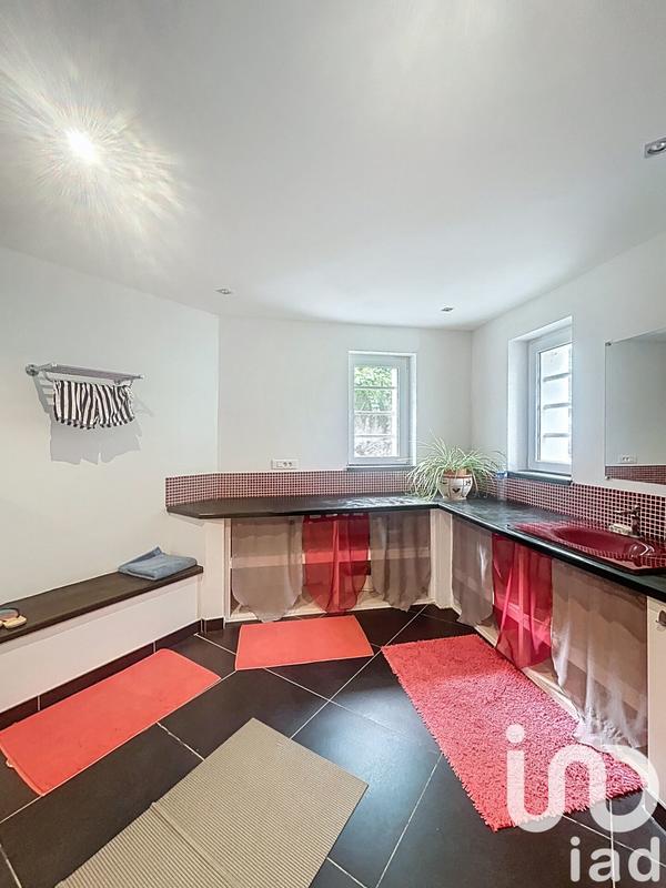 Maison - 303 m² - 8 pièces