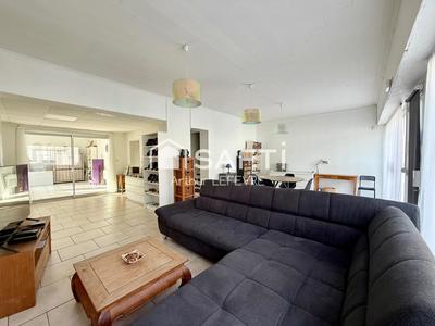 Maison - 240 m² - 6 pièces