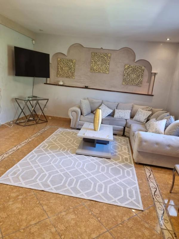 Maison - 270 m² - 9 pièces