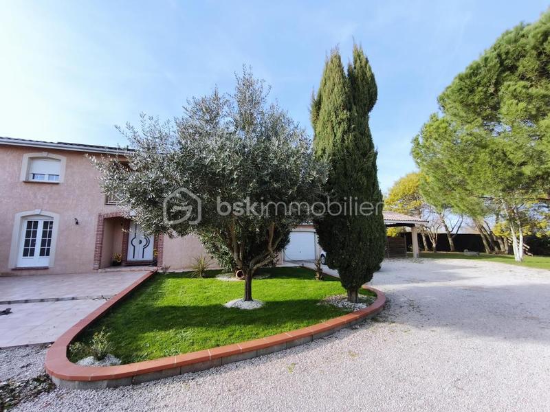 Demeure - 245 m² - 9 pièces