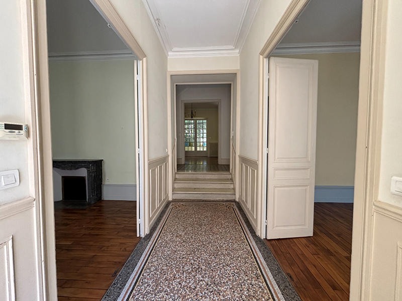 Maison - 220 m² - 8 pièces