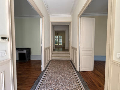 Maison - 220 m² - 8 pièces