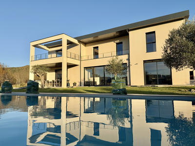 Villa - 300 m² - 9 pièces