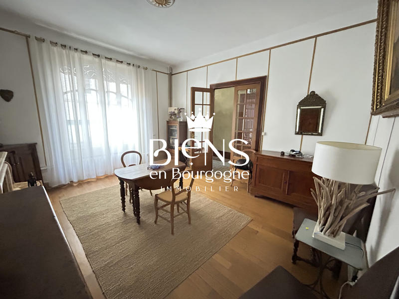 Maison - 200 m² - 9 pièces