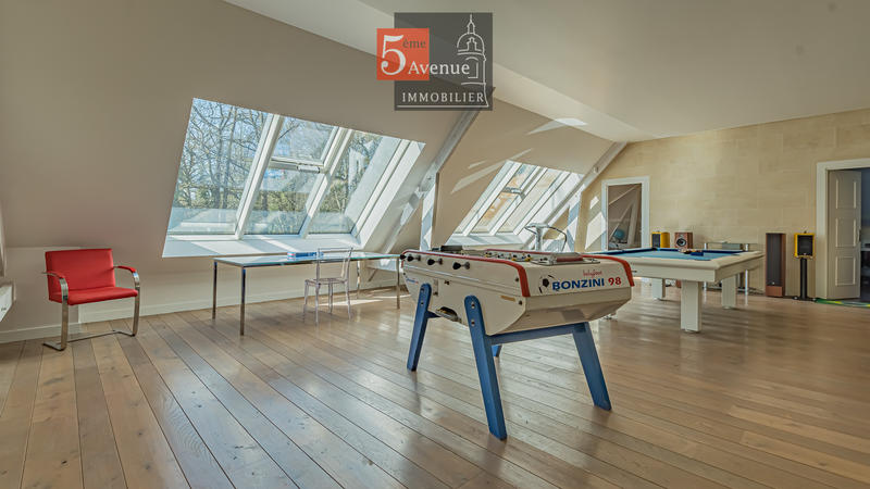 Maison - 400 m² - 8 pièces