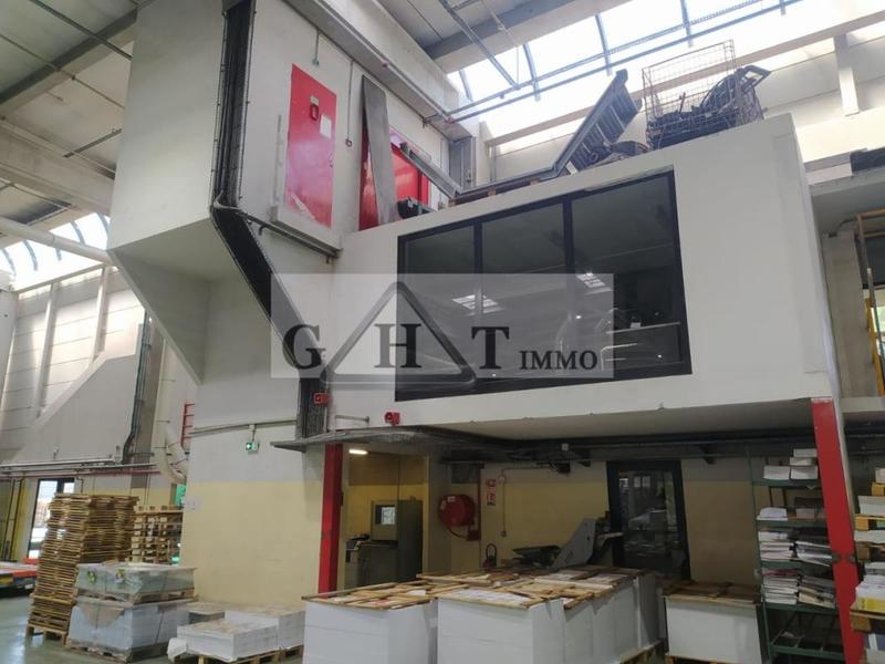 Entrepôt - 3 500 m²