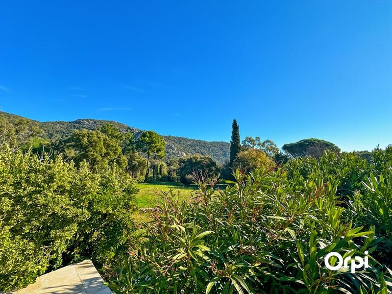 Mas - 261 m² - 6 pièces