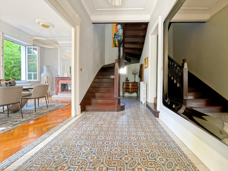 Maison - 215 m² - 8 pièces