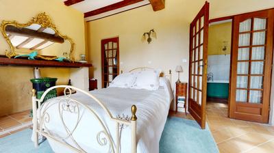 Maison traditionnelle - 217 m² - 7 pièces