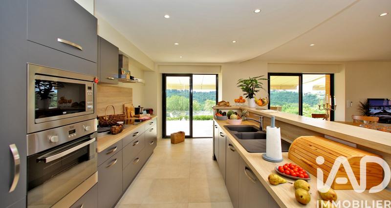 Maison - 760 m² - 21 pièces