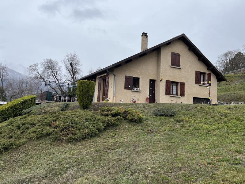 Maison traditionnelle - 125 m² - 6 pièces