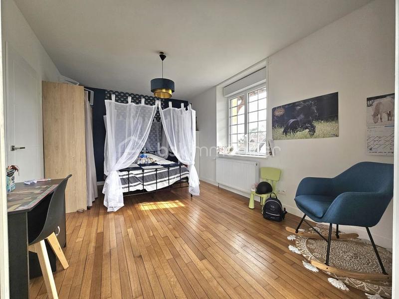 Demeure - 225 m² - 9 pièces