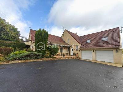 Maison - 213 m² - 8 pièces