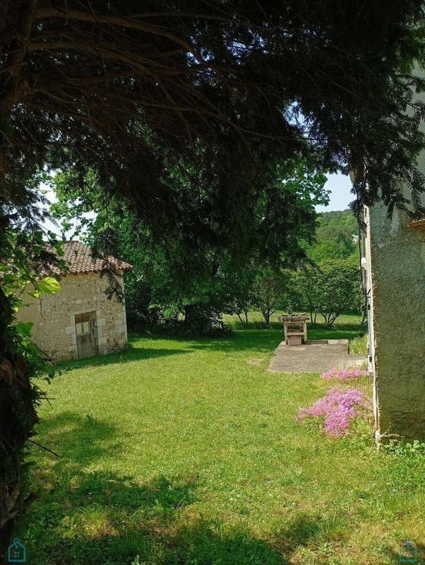 Maison - 300 m² - 7 pièces