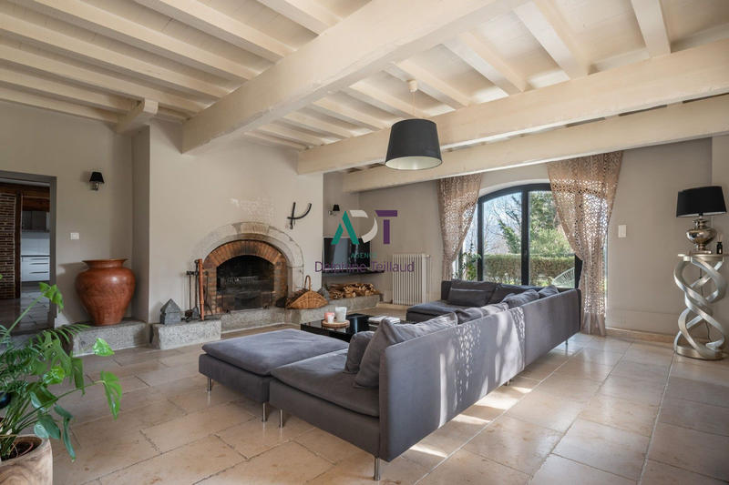 Maison - 465 m² - 9 pièces