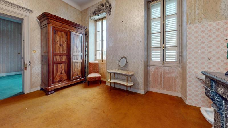 Maison - 250 m² - 7 pièces