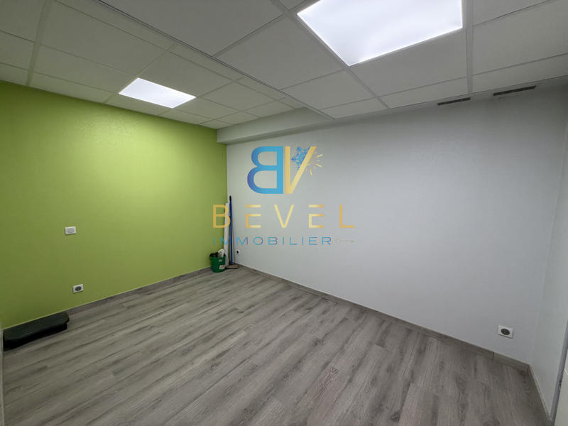 Local commercial - 77 m² - 3 pièces