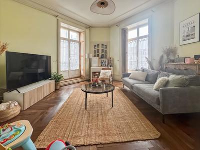 Appartement - 80 m² - 4 pièces