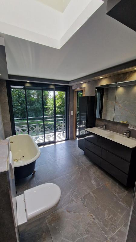 Maison contemporaine - 370 m² - 8 pièces