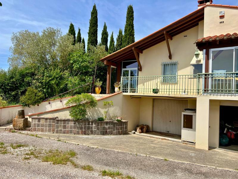 Maison - 221 m² - 5 pièces