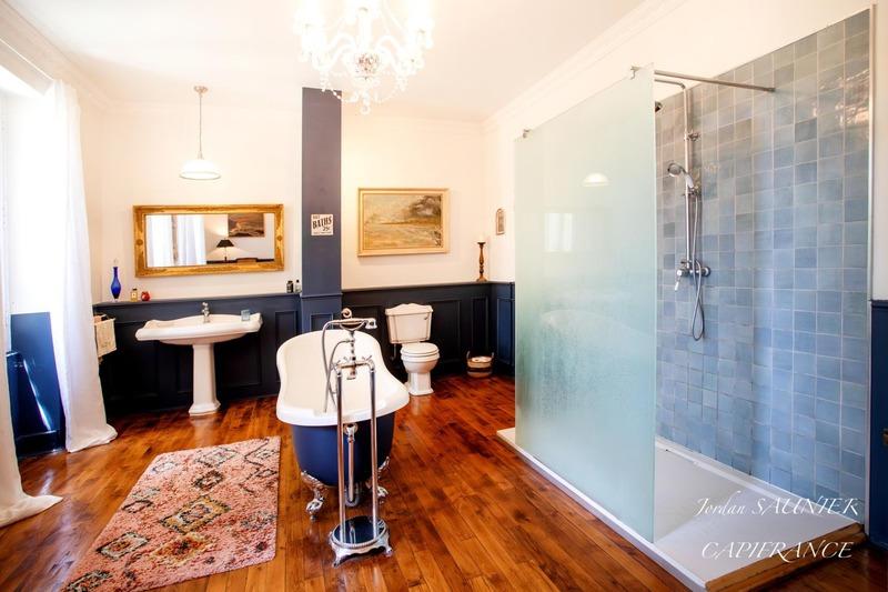 Demeure - 393 m² - 14 pièces