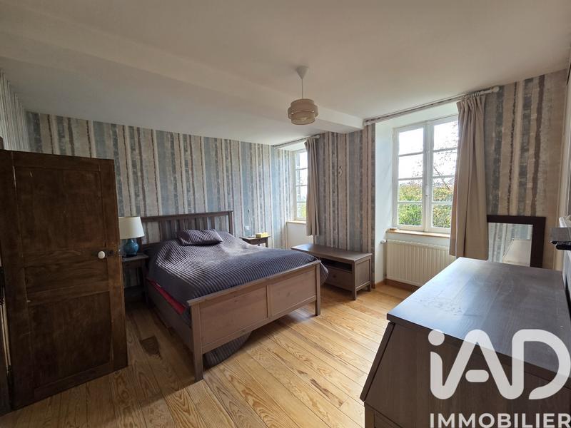 Maison - 235 m² - 7 pièces