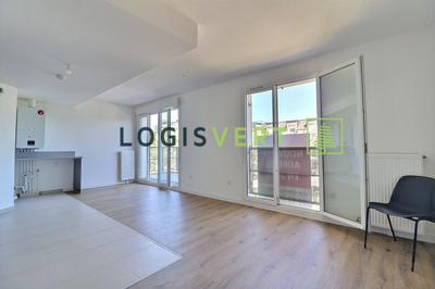 Appartement - 90 m² - 4 pièces