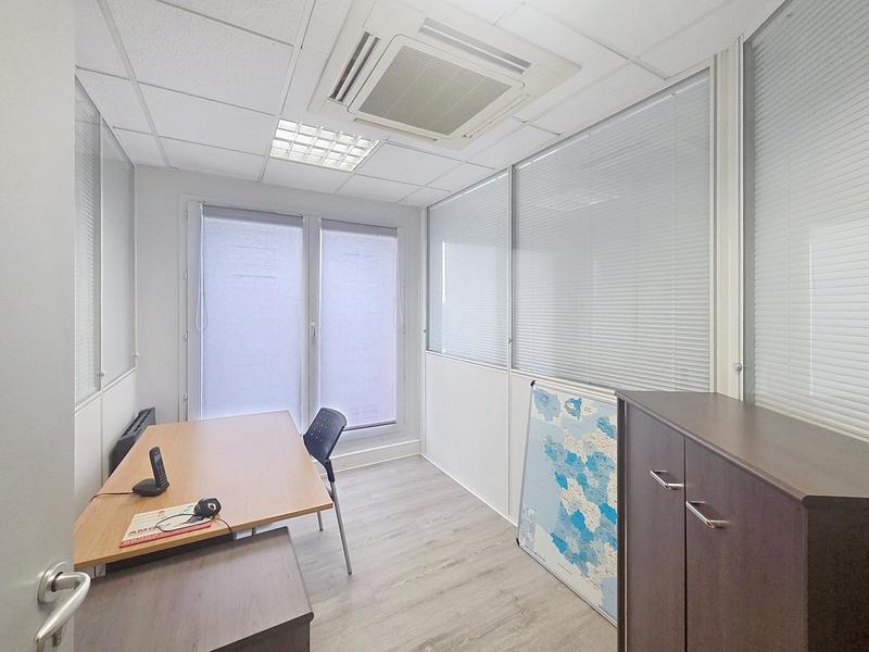 Local commercial - 84 m² - 4 pièces