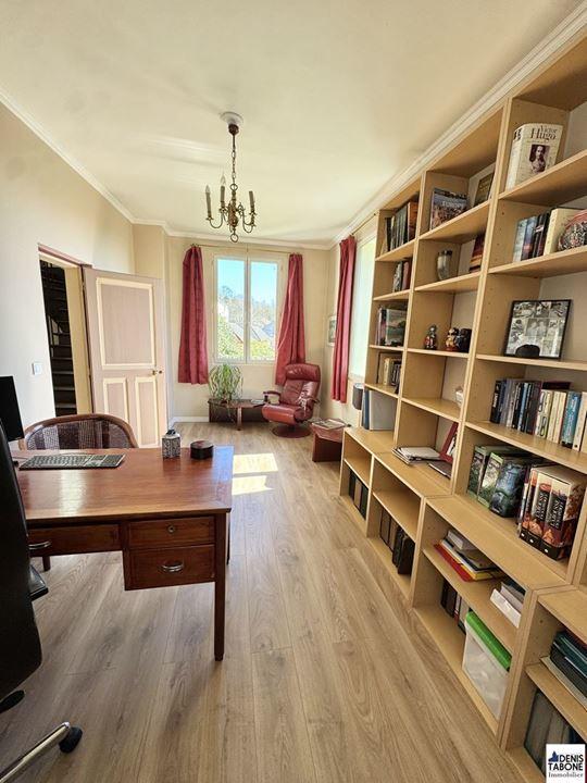 Maison - 280 m² - 10 pièces