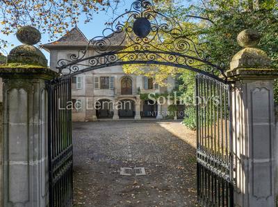 Maison - 1 131 m² - 15 pièces