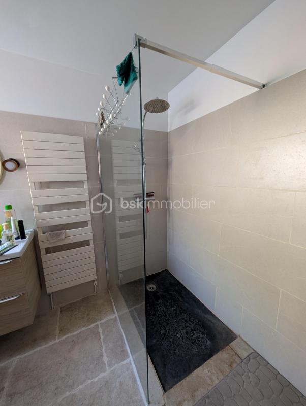 Maison traditionnelle - 210 m² - 8 pièces